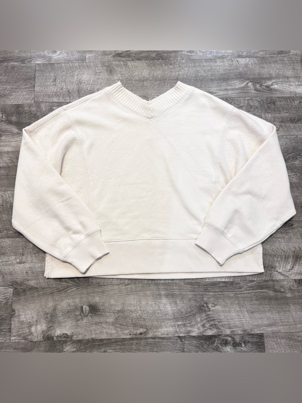 Aerie Go-To Vneck Sweatshirt NWT Cream/Ivory Womens Sz. L